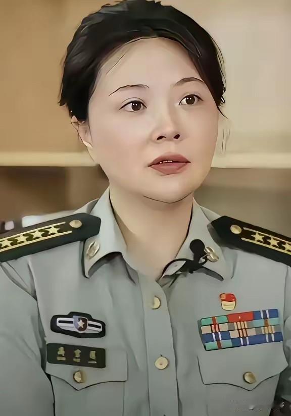 西部战区审计员高雪莲，在2016年负责油料核查时，不仅揪出了倒卖军油的“内鬼”，