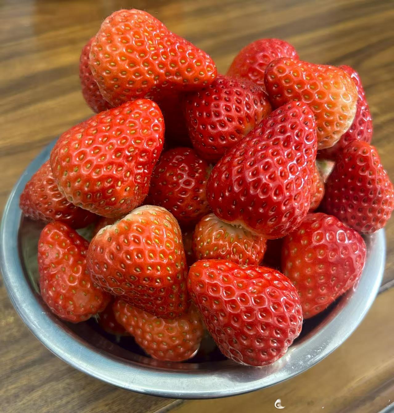 最近的🍓挺自由😎的，一口一个，不错的哦！我喜欢 