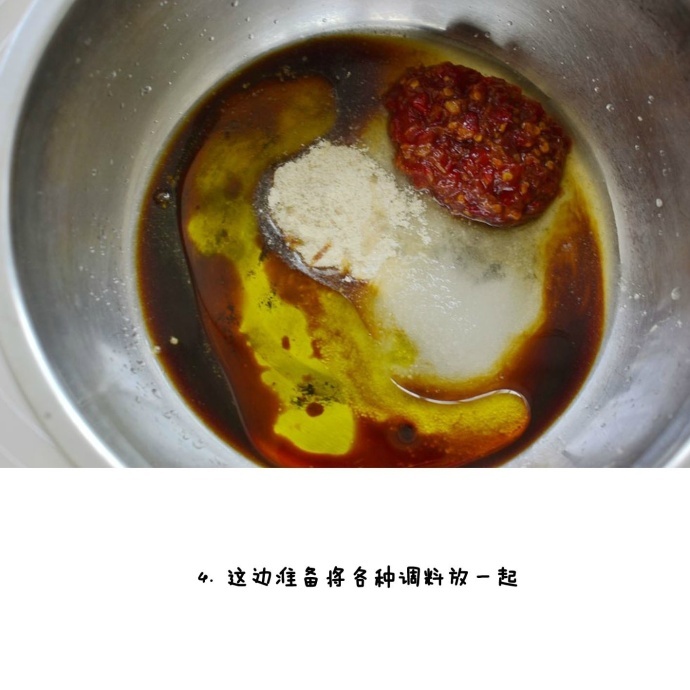 【蒜茸辣酱海带丝】清爽的口感、鲜美的滋味，一碗米饭一会就消灭干净了。我的宝藏食谱