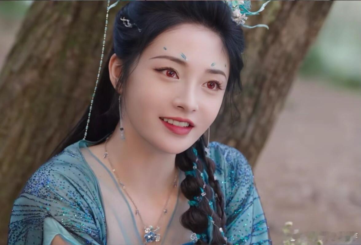 淮水竹亭 直到玉鸣鸾双瞳异色背后的之秘曝光，才知翠玉鸣鸾是拥有双重人格 淮水竹亭