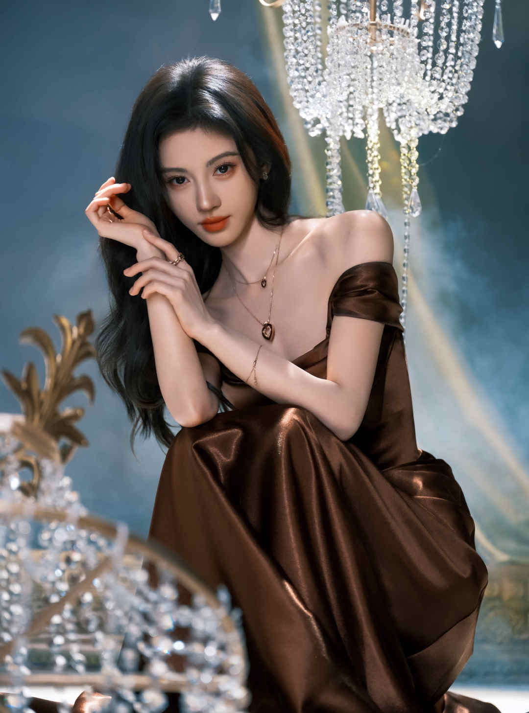 鞠婧祎阿黛仙门卷王鞠婧祎说阿黛是仙门卷王鞠婧祎直播今日份大美女一身巧克力色的缎面