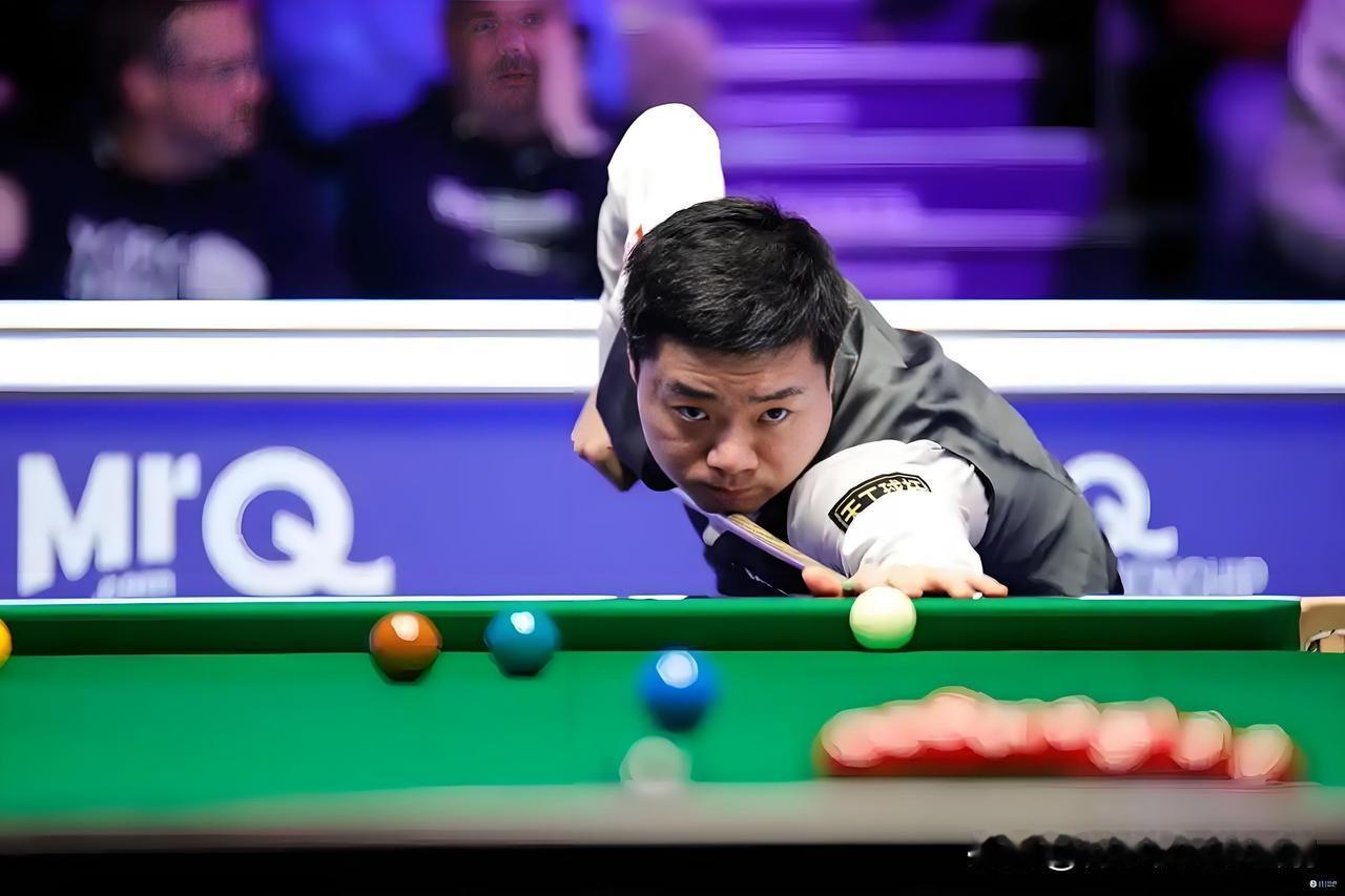 丁俊晖拒绝逆转绝杀唐纳森
北京时间12月4日晚，2025年斯诺克英锦赛1/8决赛
