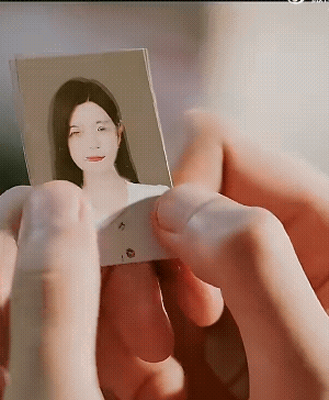 《狙击蝴蝶》李雾藏着岑矜的照片被发现，直接表白姐姐，可是岑矜认为他的喜欢是感激，