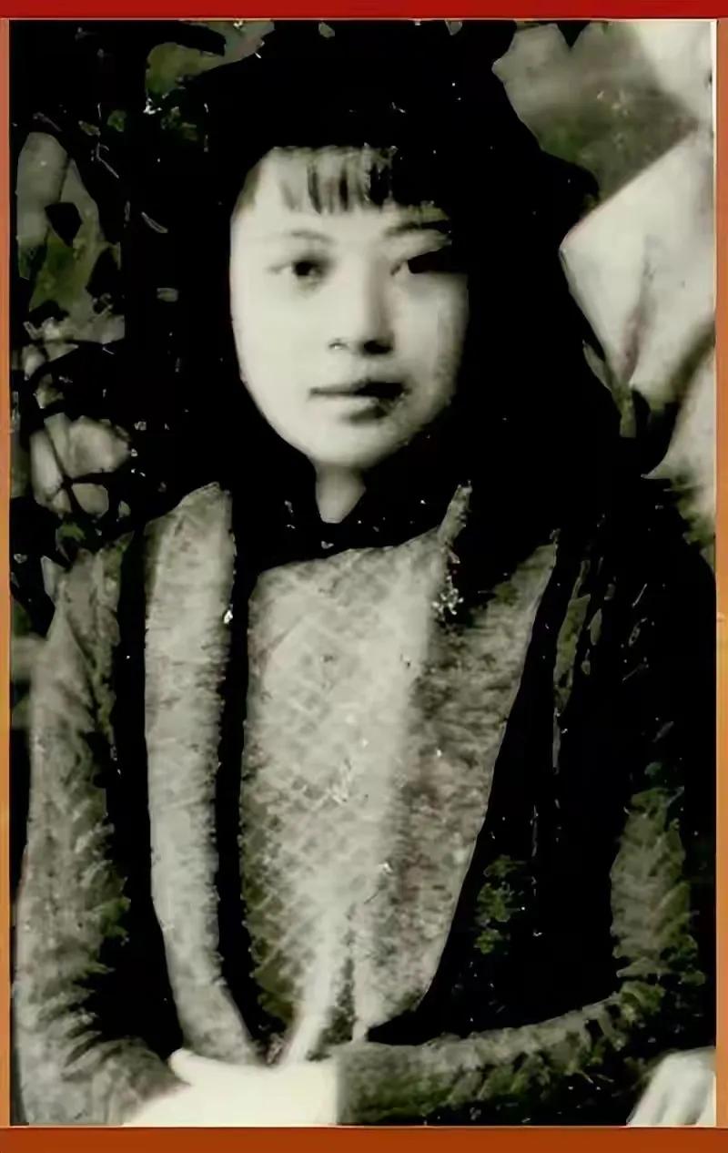 1945年，鬼子轮番玷污了黄美英，又用锋利的刀子割她身上的肉，逼问她：“给你最后