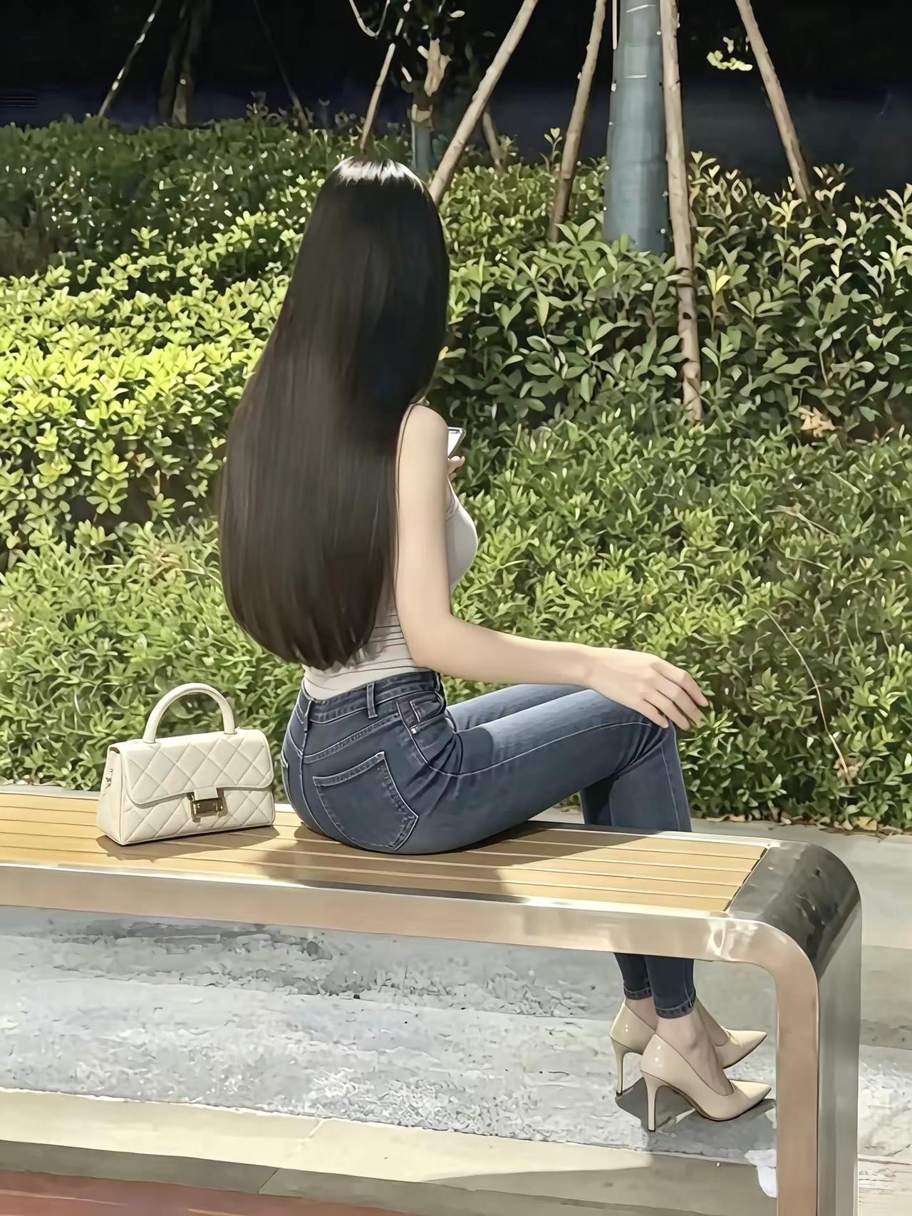 牛仔裤➕细高跟 才是御姐穿搭。尖头高跟鞋 ootd女生穿搭御姐 高跟牛仔裤 长发