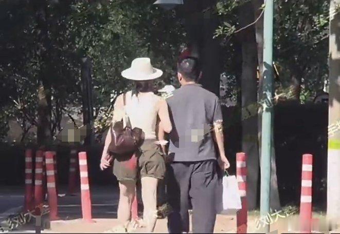 #李梦承认恋情#还以为这个照片会被我姐买下来，结果直接大方承认了。不愧是梦姐，坦