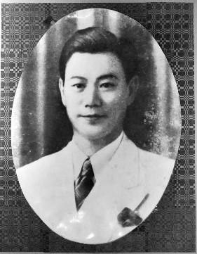 今天分享一组民国传奇女子严幼韵的第1任丈夫、民国时期外交家杨光泩及家人的照片。