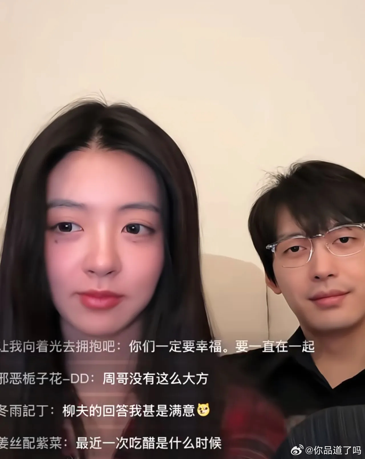 柳柳直播的细节真的很戳人✨周佑凌游戏输了，弹幕起哄让他叫姐姐，他回复语气略带冲劲
