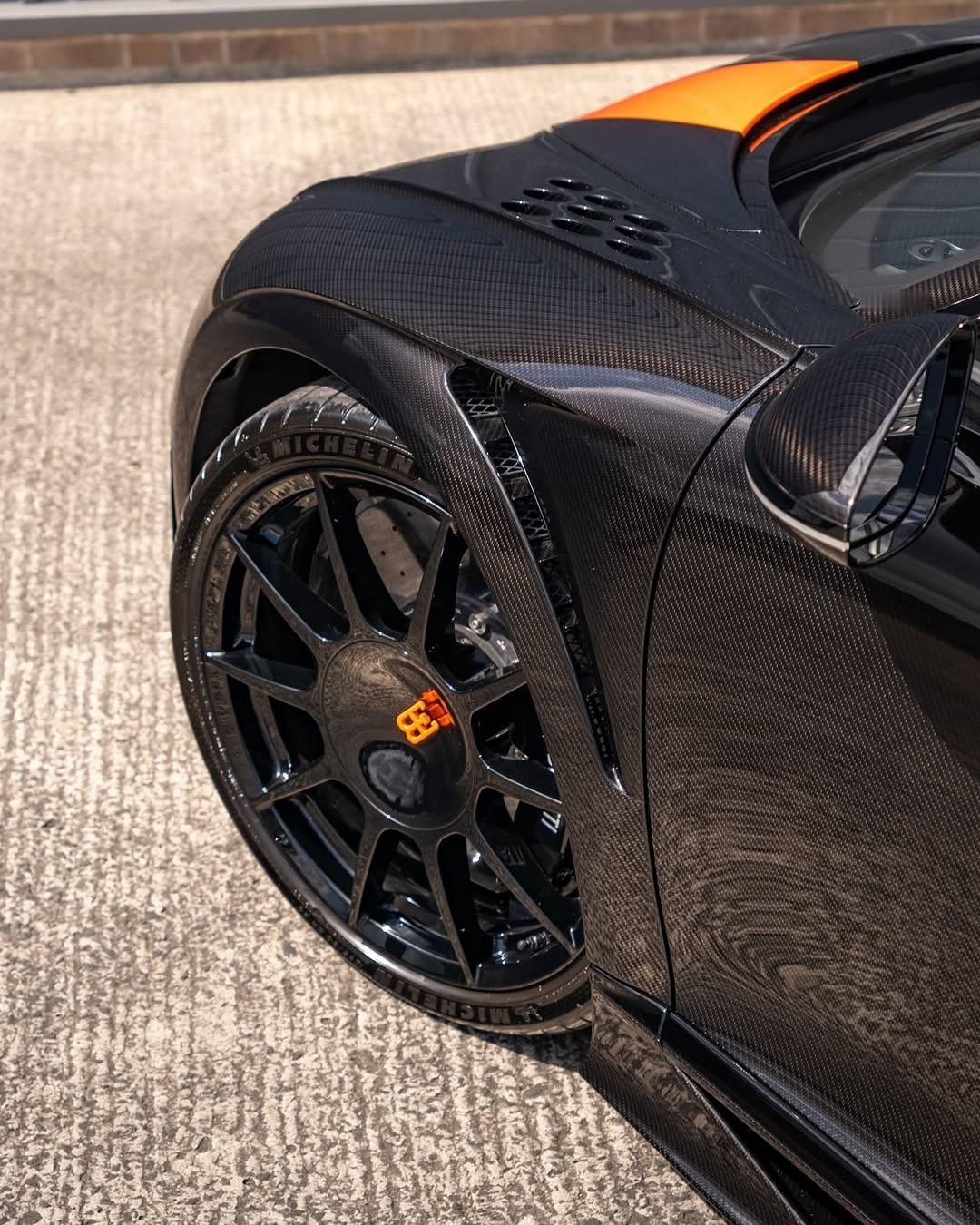 改车吧[超话] Bugatti Chiron Super Sport 300+ 