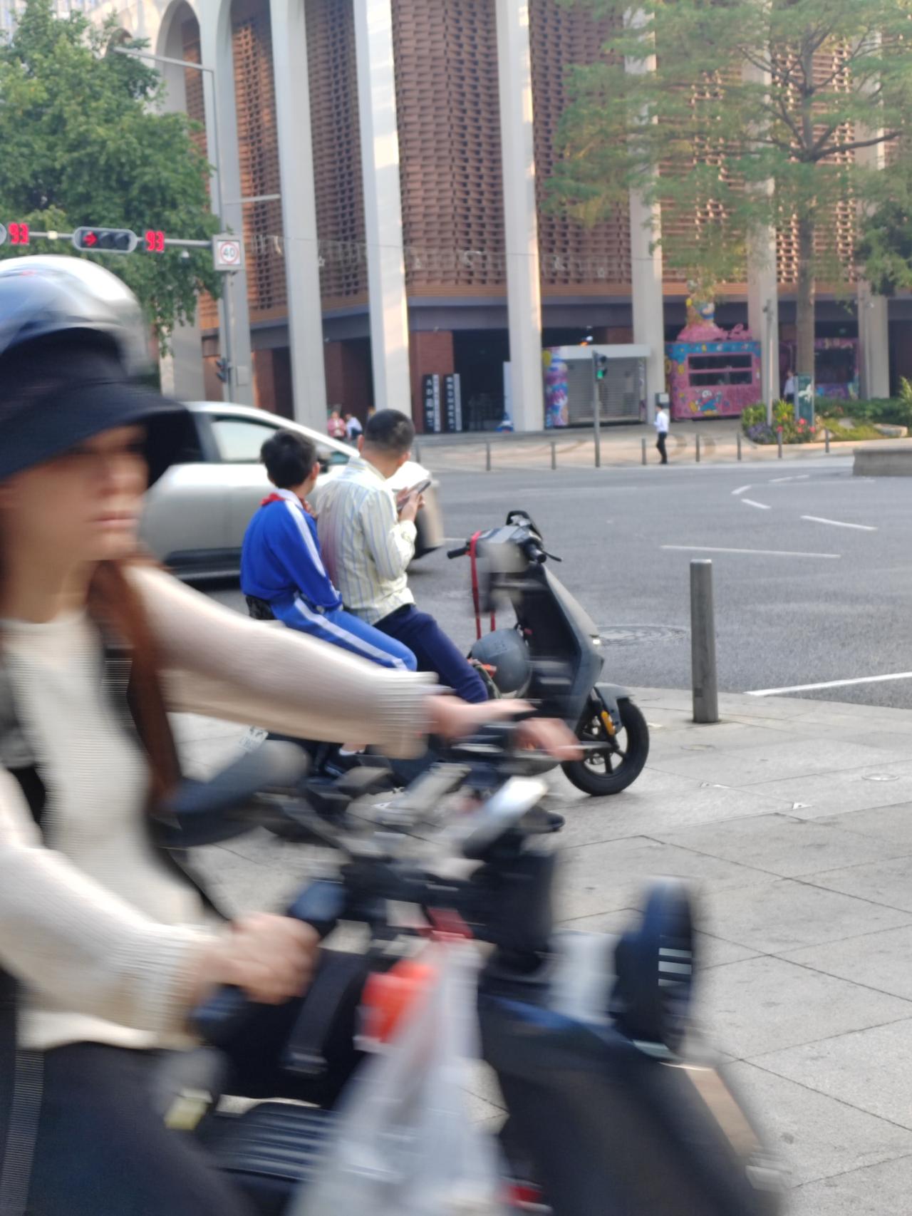 深圳很美，但还有哪些不足呢？

深圳是我们新中国经济发展的骄傲，是改革开放最闪亮