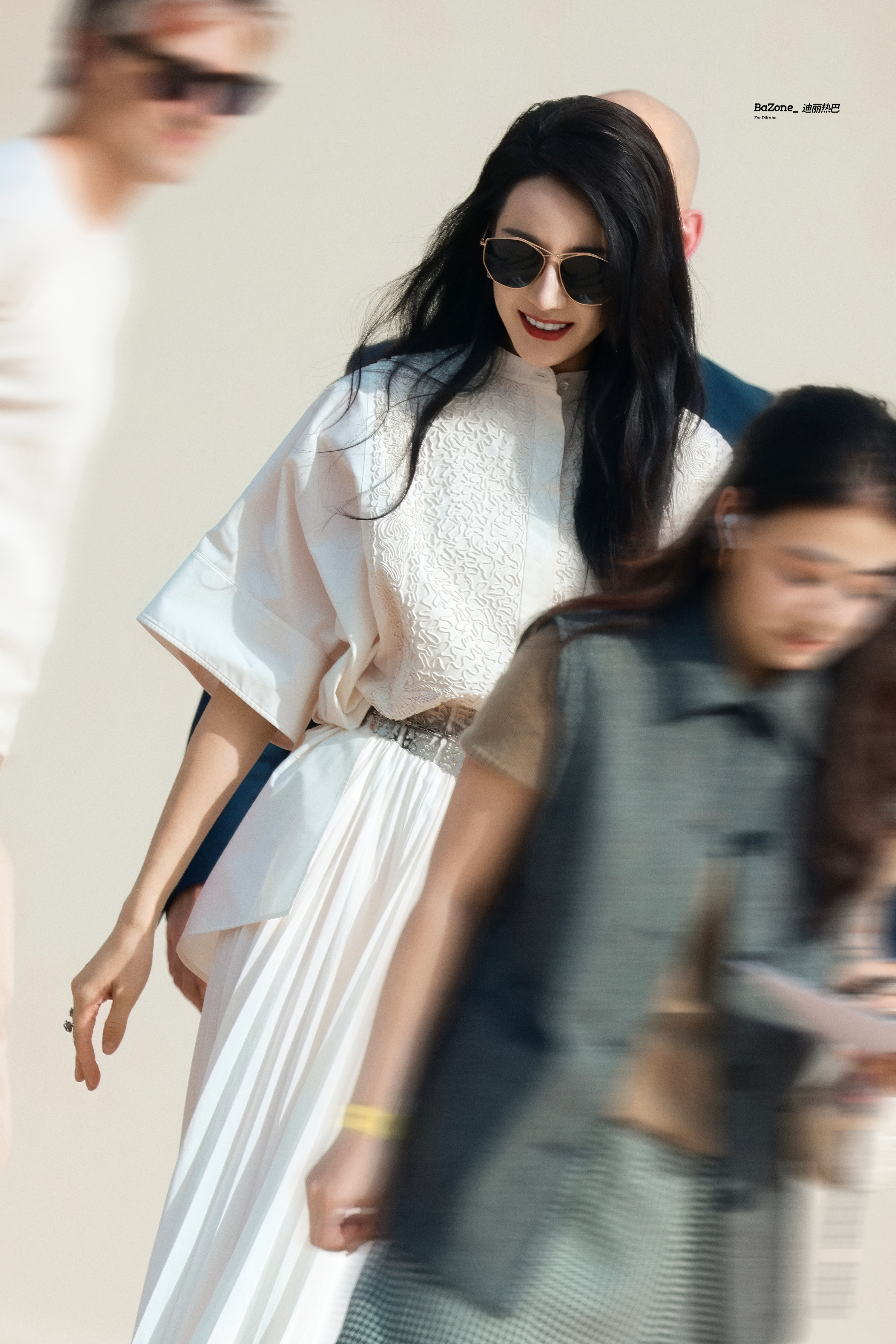 张小斐前经纪人关注迪丽热巴刘冲和迪丽热巴聚餐曝迪丽热巴换了张小斐前经纪人在复制粘