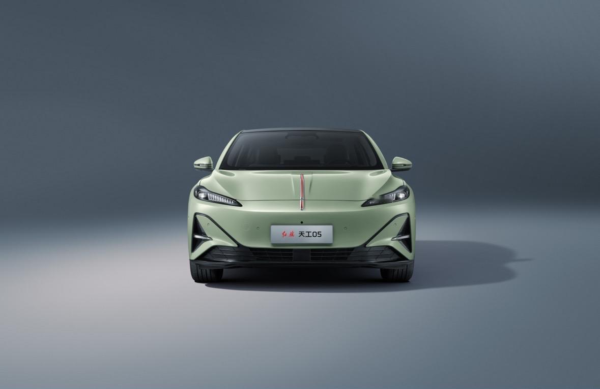 国产品牌汽车市场谁是老大？
1、销量方面，比亚迪领先，
2、性价比领域，零跑突出