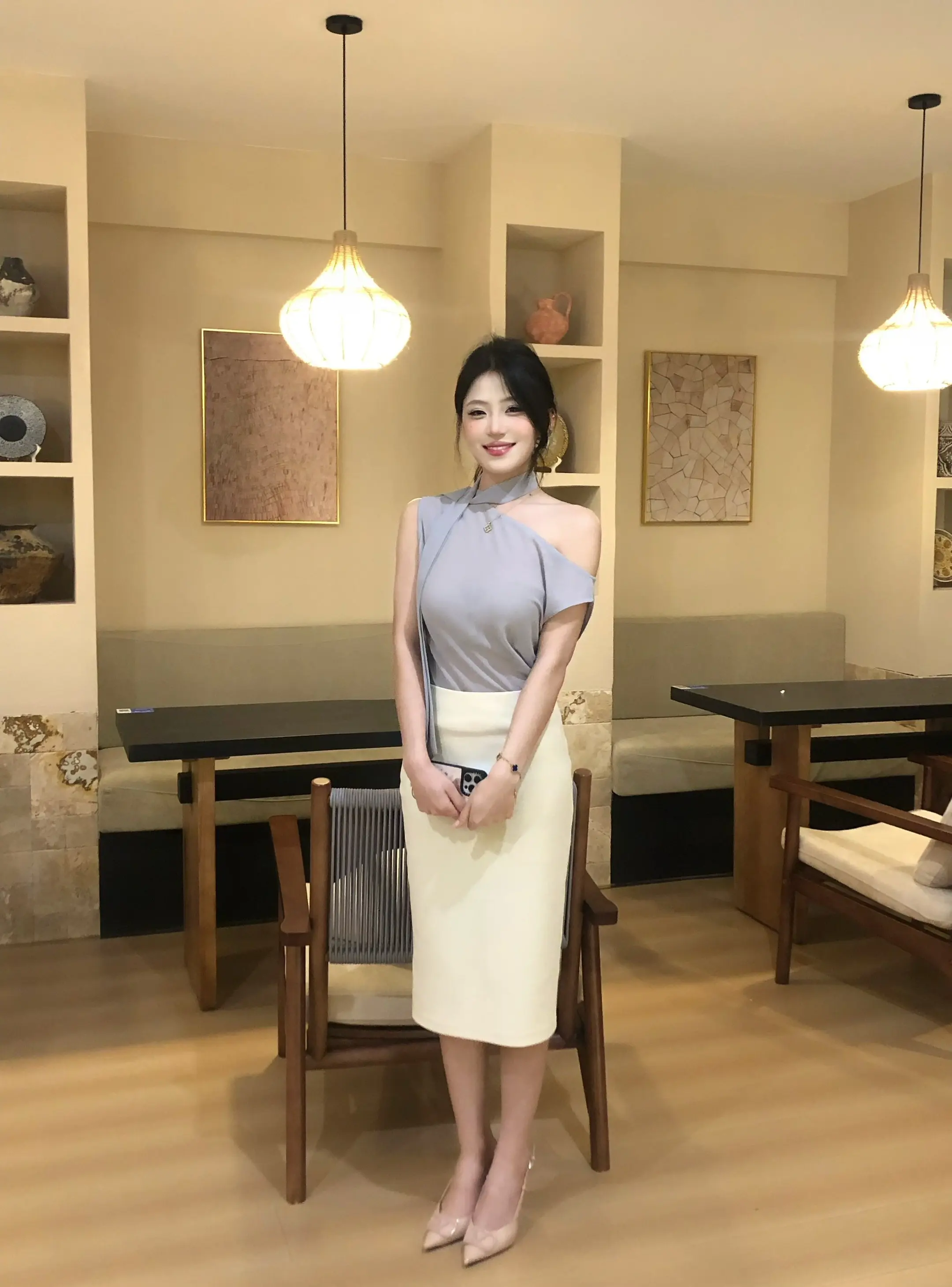 三分清纯三分艳丽三分妩媚一分可爱构成了我这个十分完美的女人