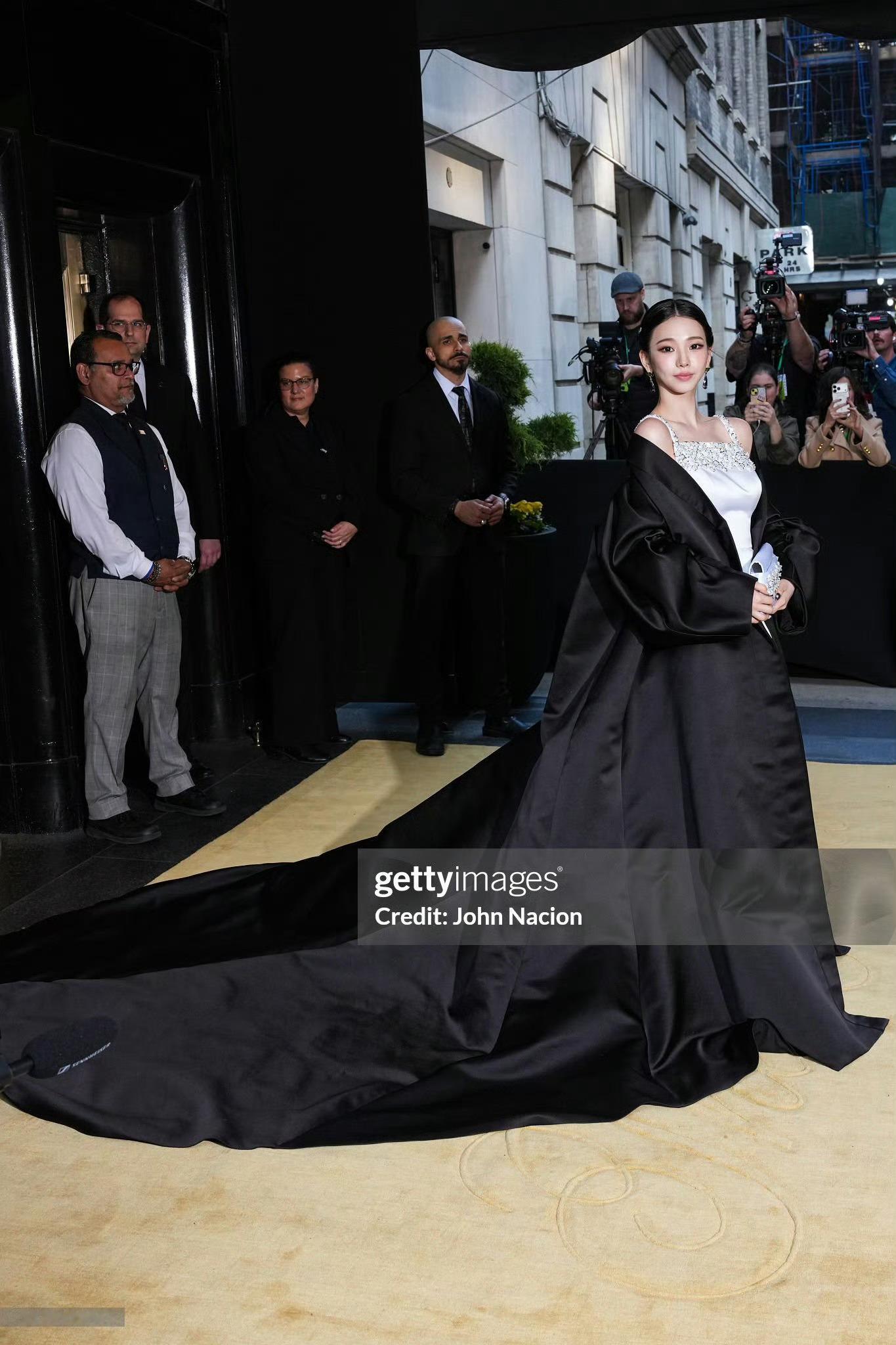 G社柳智敏MetGala生图 柳智敏酒店出发MetGalaG社生图已出！柳智敏M