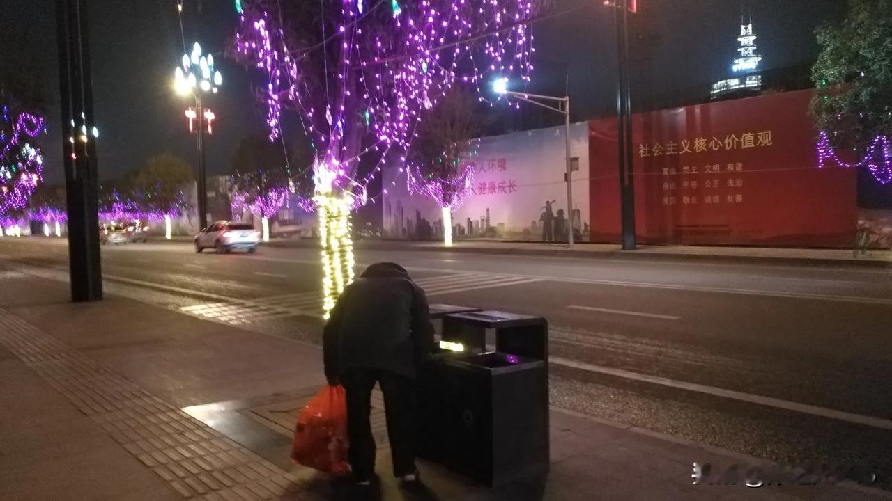 下联：半杯茶品人生，诚邀上联？一碗米知世事