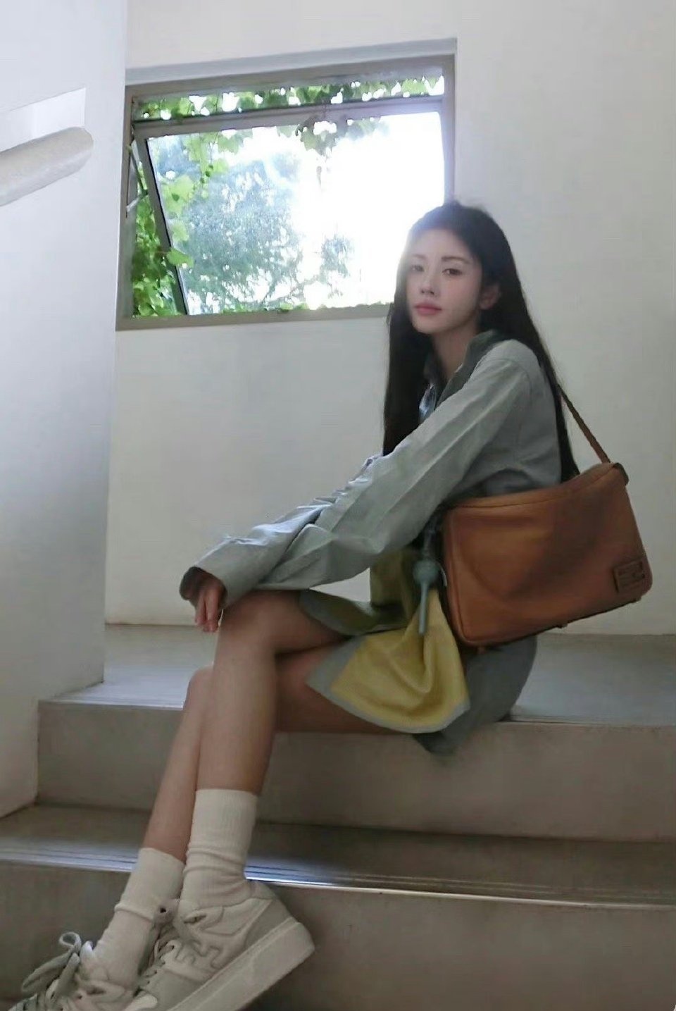 求鞠婧祎拍照教程 这腿也太长了 ​​​