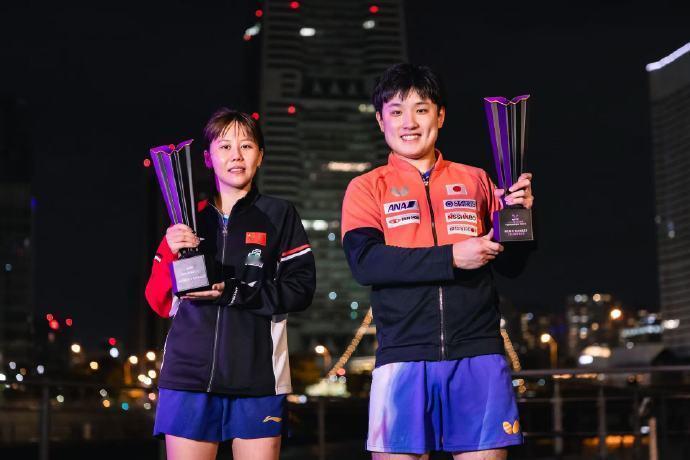 男单、女单冠军自拍！
2025WTT横滨冠军赛男女单打冠军张本智和、陈幸同夺冠后