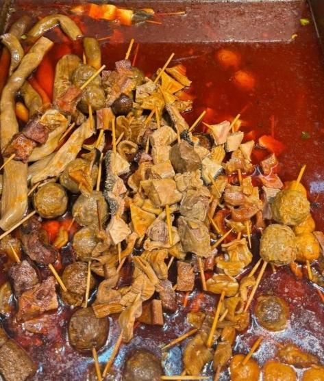 @豆包 帮我点评，难得有这么长的假，我觉得带孩子去外面享受美食是应该的。

虽然