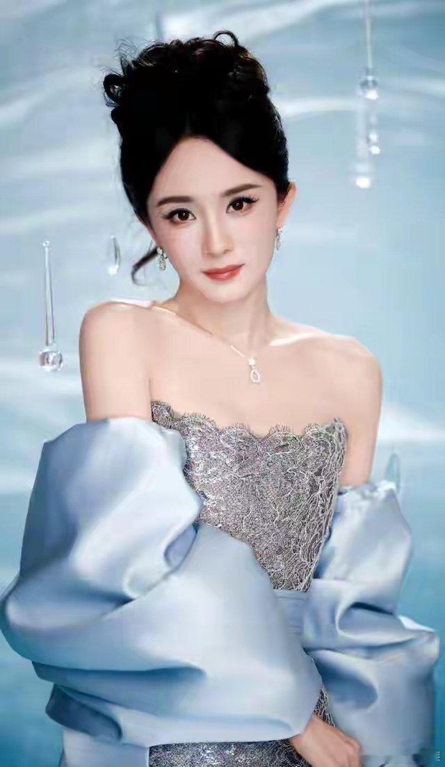 杨幂这次真的太敢秀，丰满曲线看得人根本挪不开眼，这就是成熟女人独有的魅力杨幂