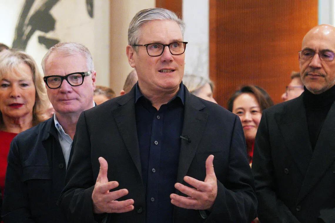 BBC今天报道：“英国首相斯塔默周三抵达北京，这是英国首相八年来首次访问中国。他