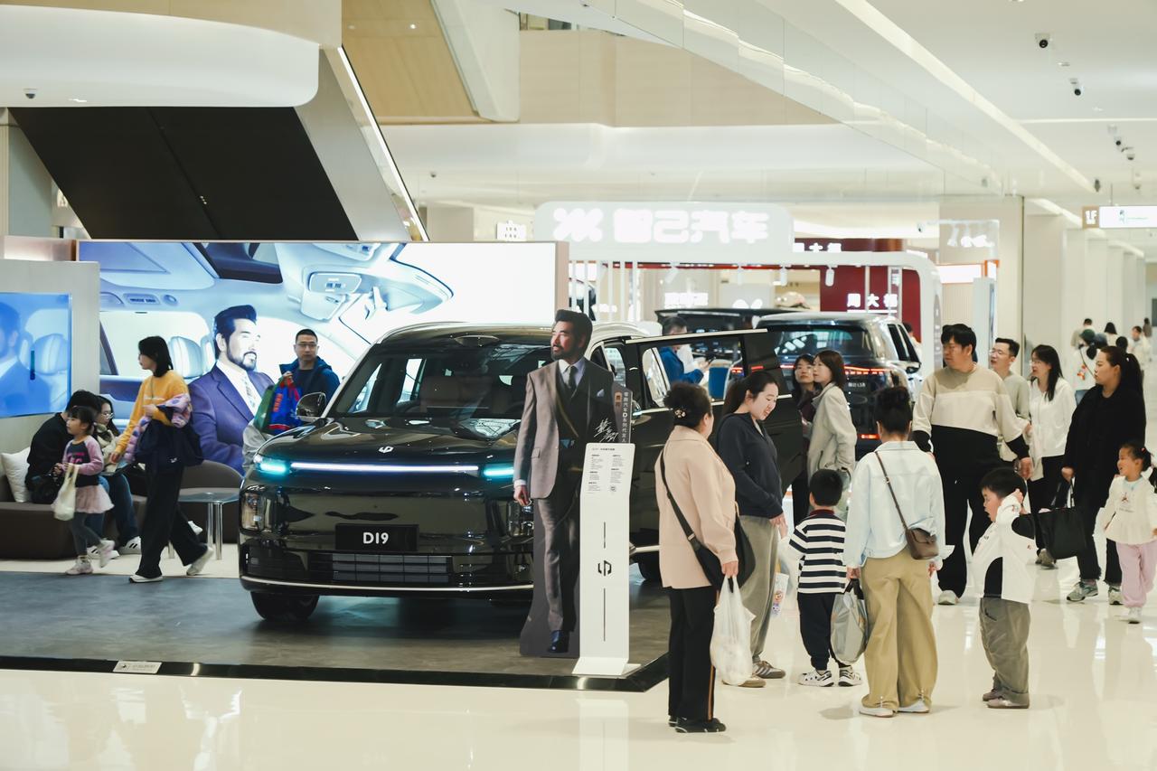 A10和D19“双响炮”，全国巡展人气高涨，零跑这次真要起飞了
 
零跑这几年发