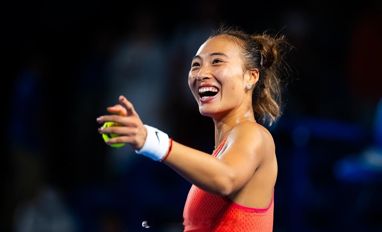 #WTA500# 东京站半决赛，头号种子郑钦文7-6(5)/6-3战胜6号种子施