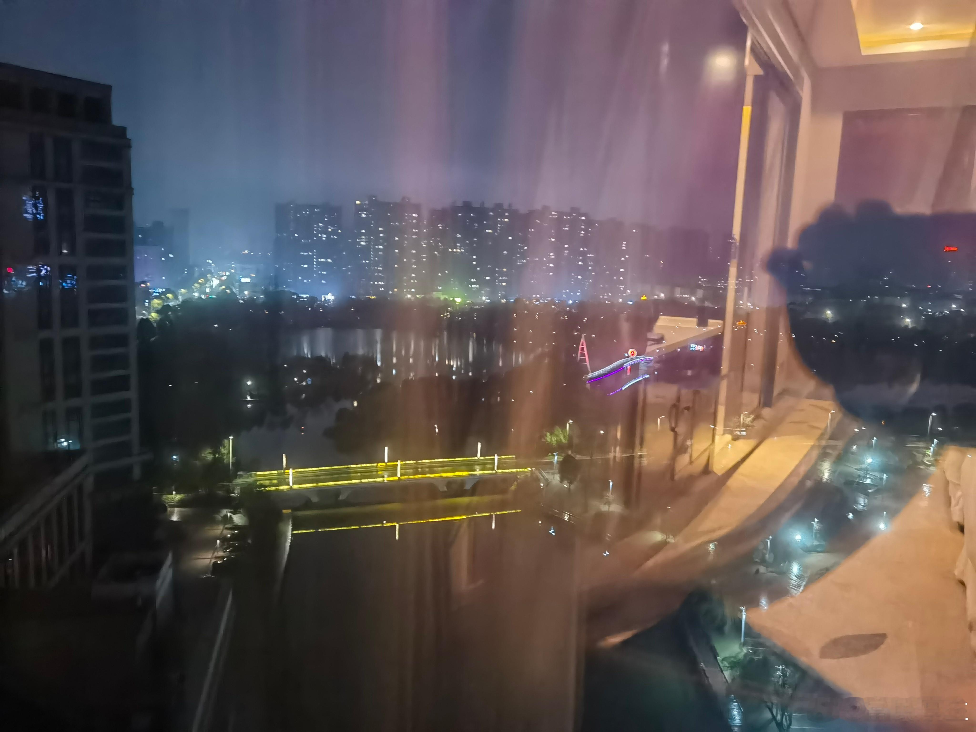 霍尔木兹海峡争夺战当前霍尔木兹海峡对峙，已成为全球能源命脉与国际秩序的关键博弈。