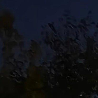 晚上空旷无人的街道！ 