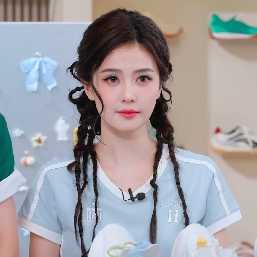 白鹿白鹿运动风编发白鹿拳击辫好萌啊，青春女大鹿！ 