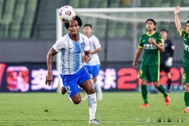 丁旭说曾效力于中甲江西庐山、中超天津津门虎的巴西前锋马格诺抵达大连英博在苏州的驻