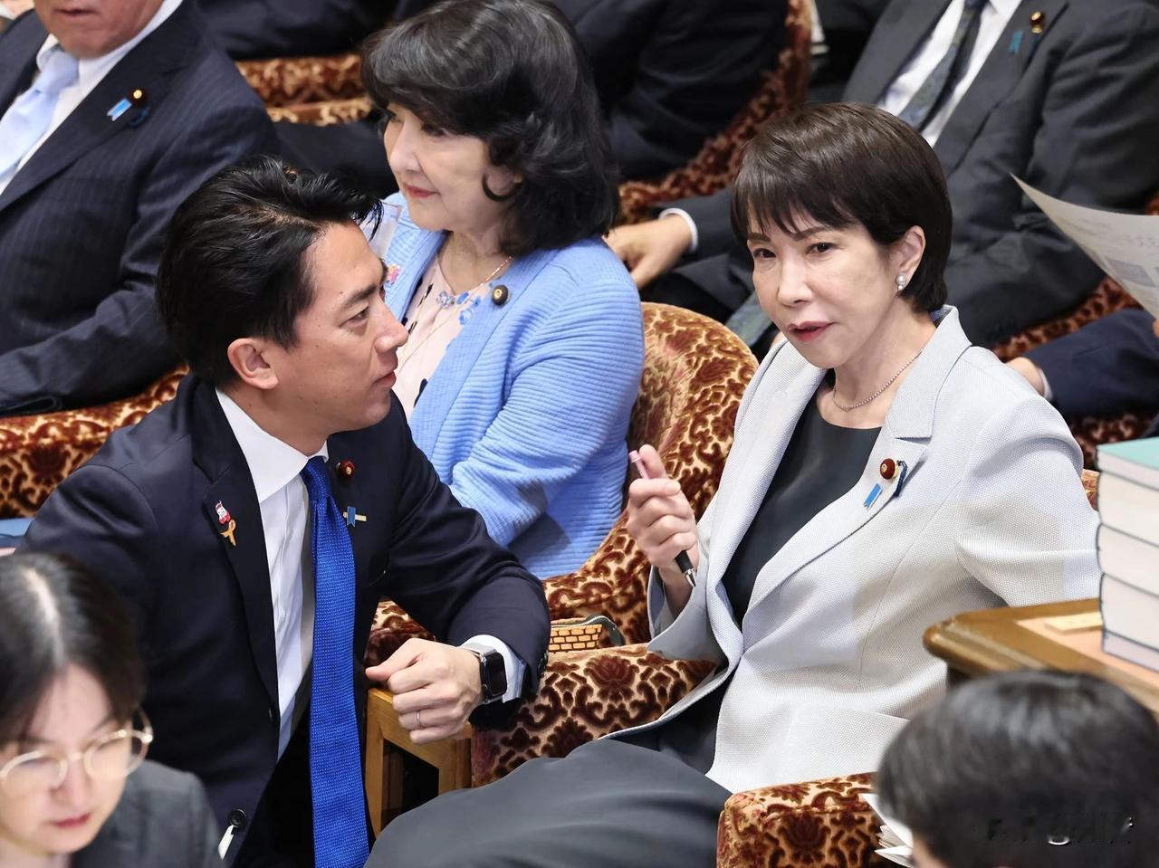 高市早苗这是够胆够嘴硬，计划和我们硬刚到底了！

看样子特朗普给苗儿打电话也不管