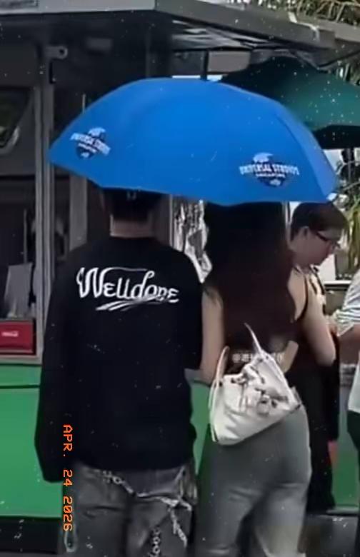 48岁黄晓明新恋情又炸热搜！26岁新女友胡冉儿撞脸Baby，网友笑称他审美被焊死