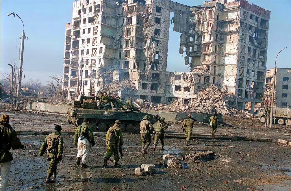 伊朗这场仗，基本上已经打不下去了。不是说伊朗要公开举白旗，那是绝对不可能的，毕竟