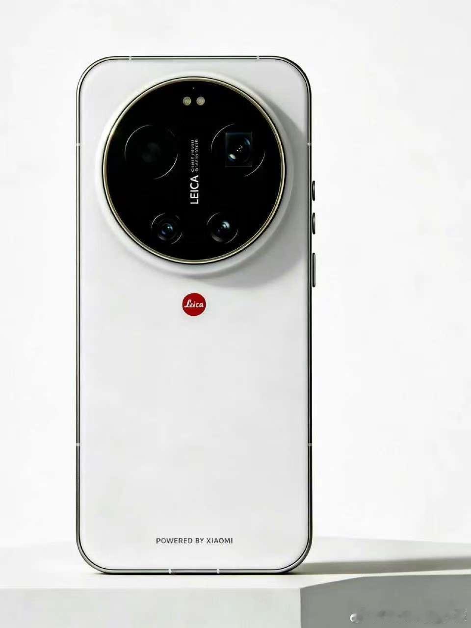 小米17 Ultra不会有背屏，这个是必然的。摄像头模组已经很大，如果再加入背屏