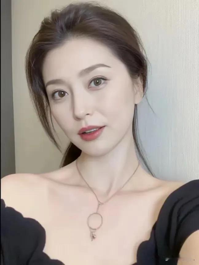 气质美女，优雅知性