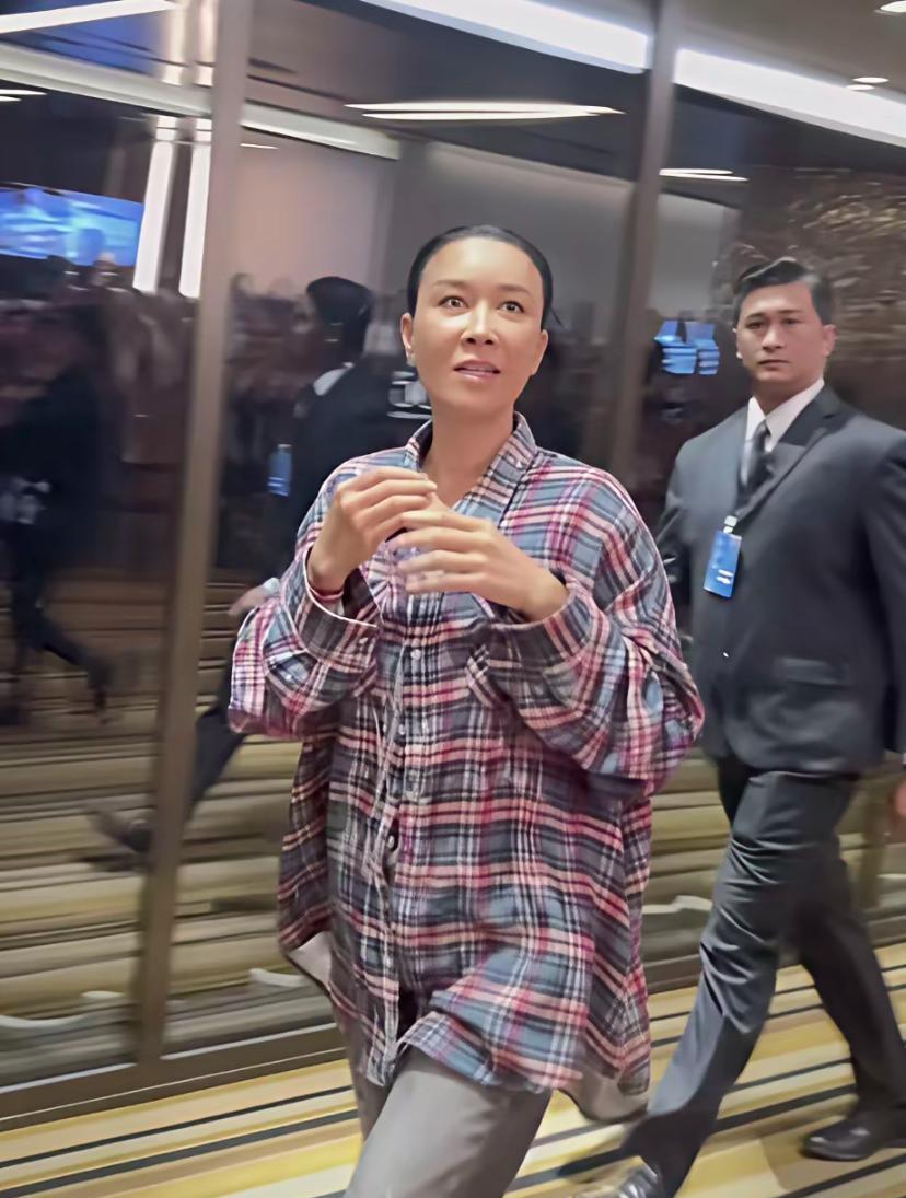 那英的衣服好像从来就没有穿对过