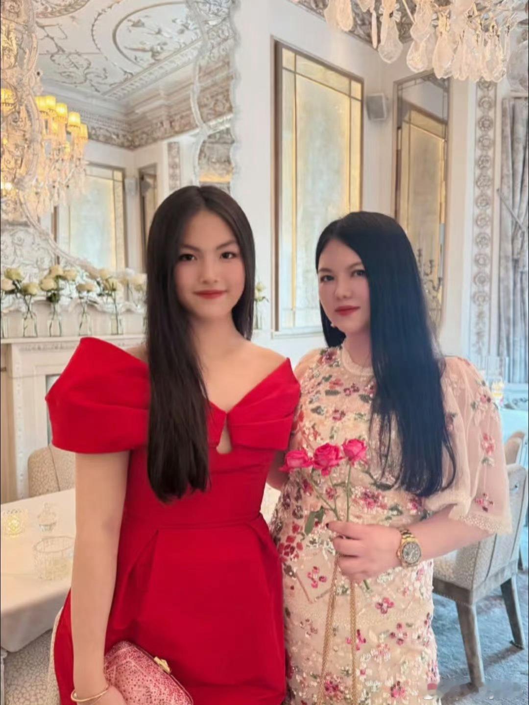 李湘全家都胖了这家人不是一直很富态吗？王诗龄也不胖啊主要是一定要竹竿审美吗？ ​