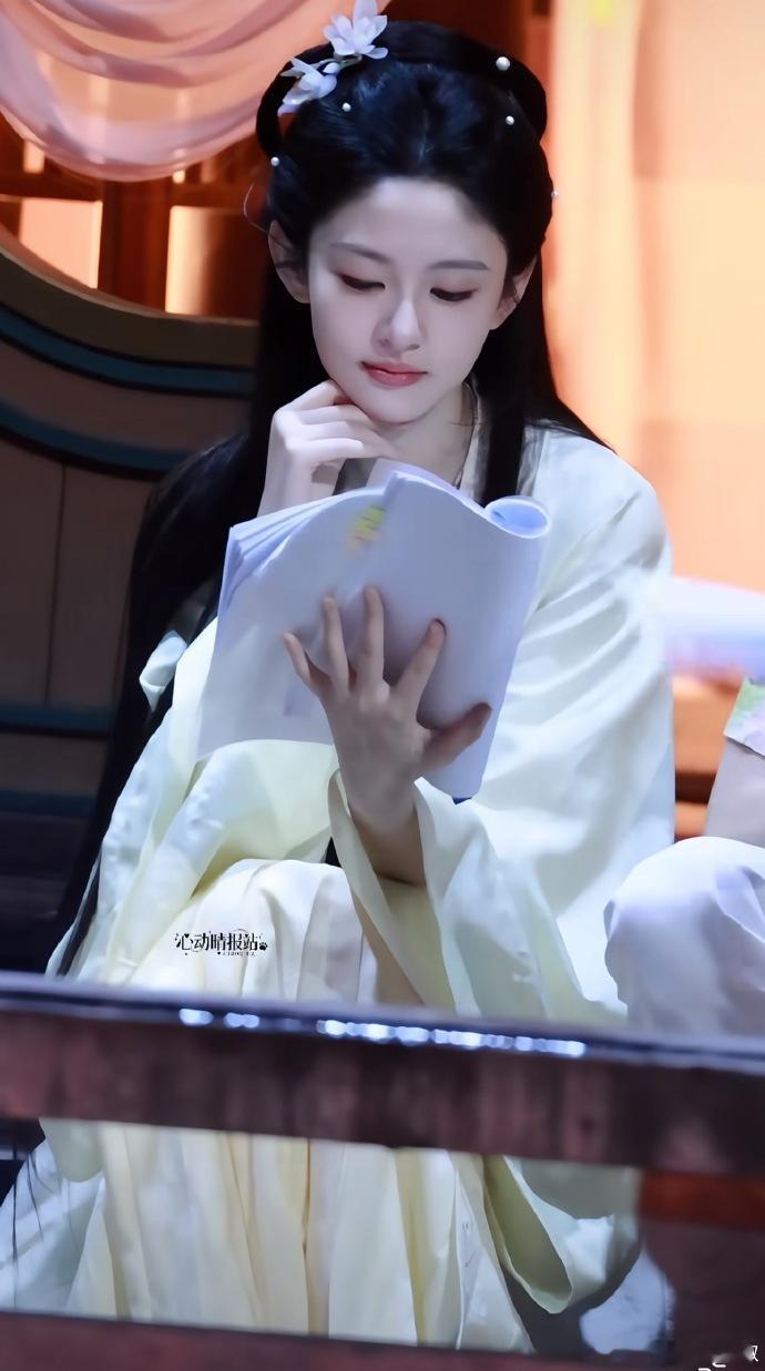 赵晴漂亮到不敢认赵晴古装好温婉的美，拍戏路透漂亮到不敢认，更期待金吾不禁了赵晴古