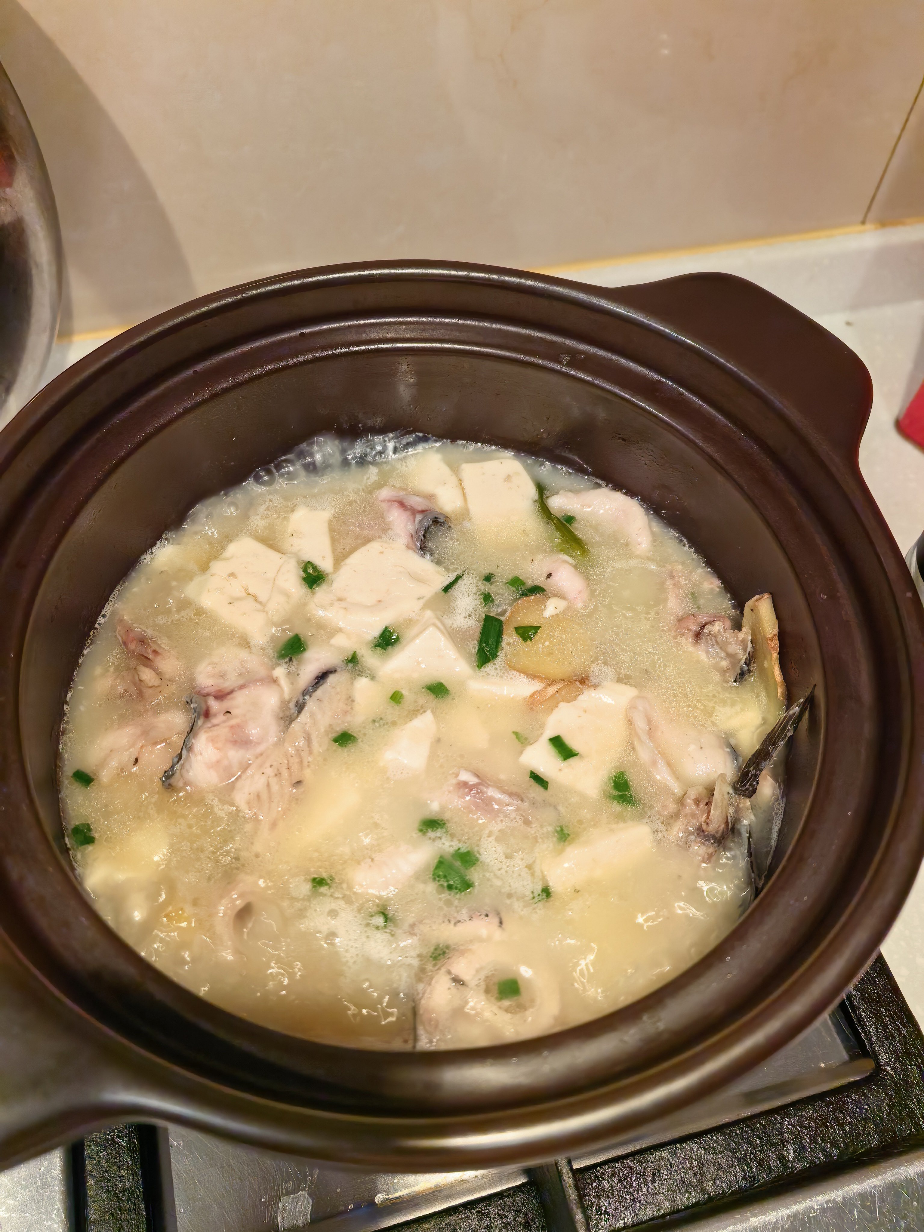平时都是妈妈烧饭，这两天王女士出去旅游了，已经五六年没炒菜的我，好像水平还在线