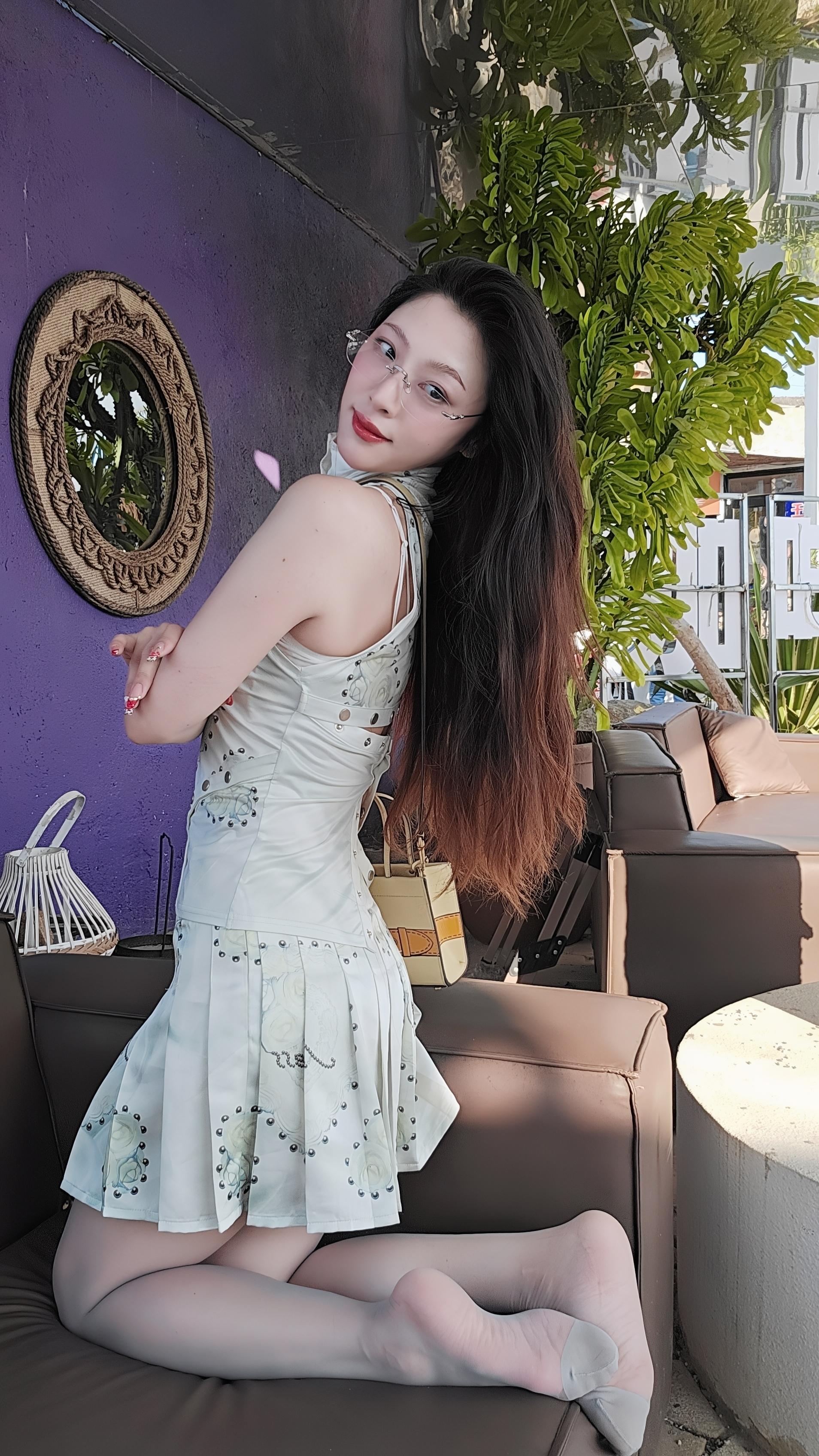 温柔懒懒的海风 吹到高高的山峰。