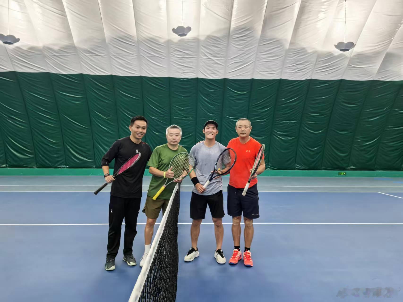 结束今日北科大气膜馆一练。“北航纳班”张总的女发小王姐的女婿Saamy是来自夏威