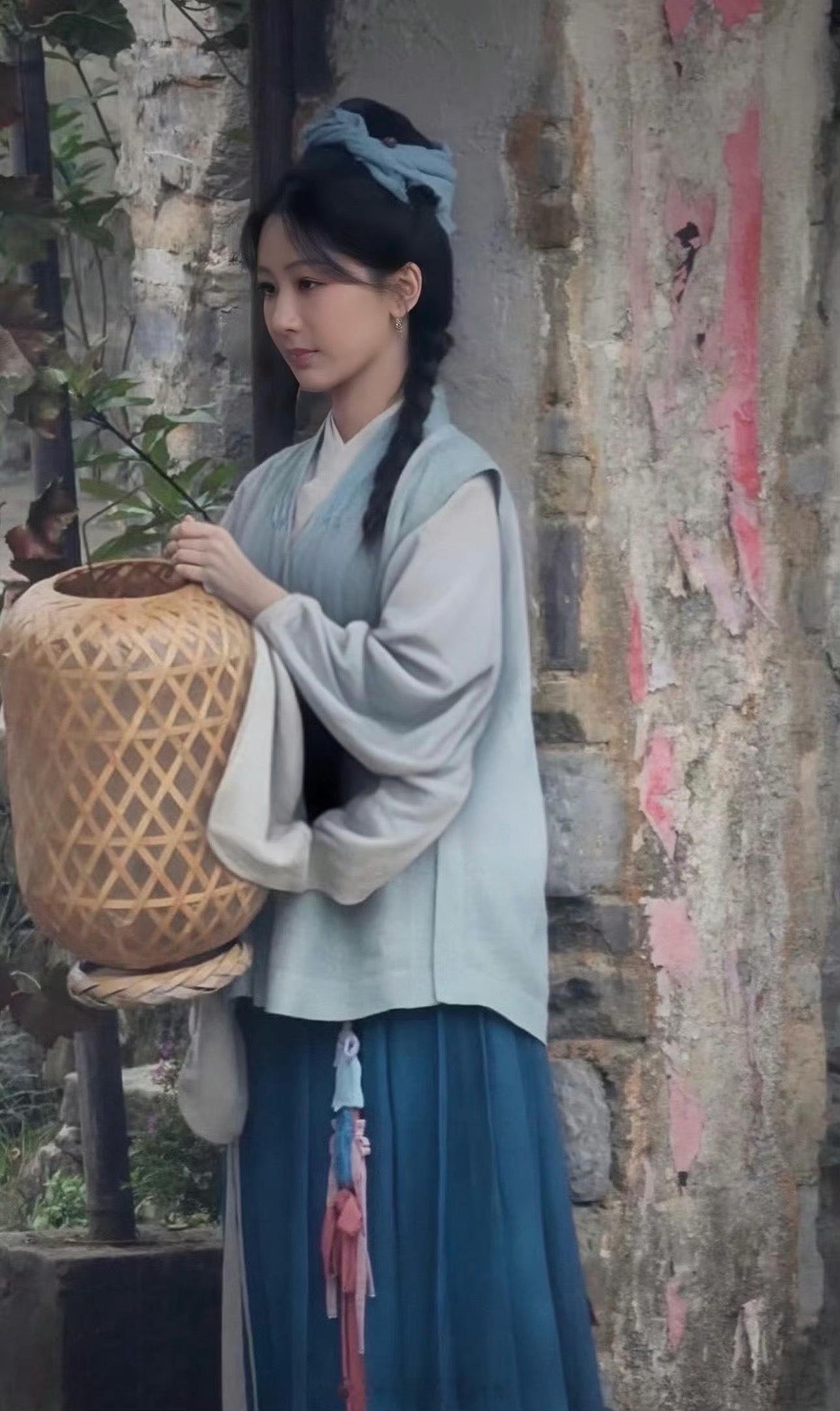 杨紫的《家业》何时播呀，光看路透的氛围感就很想看
