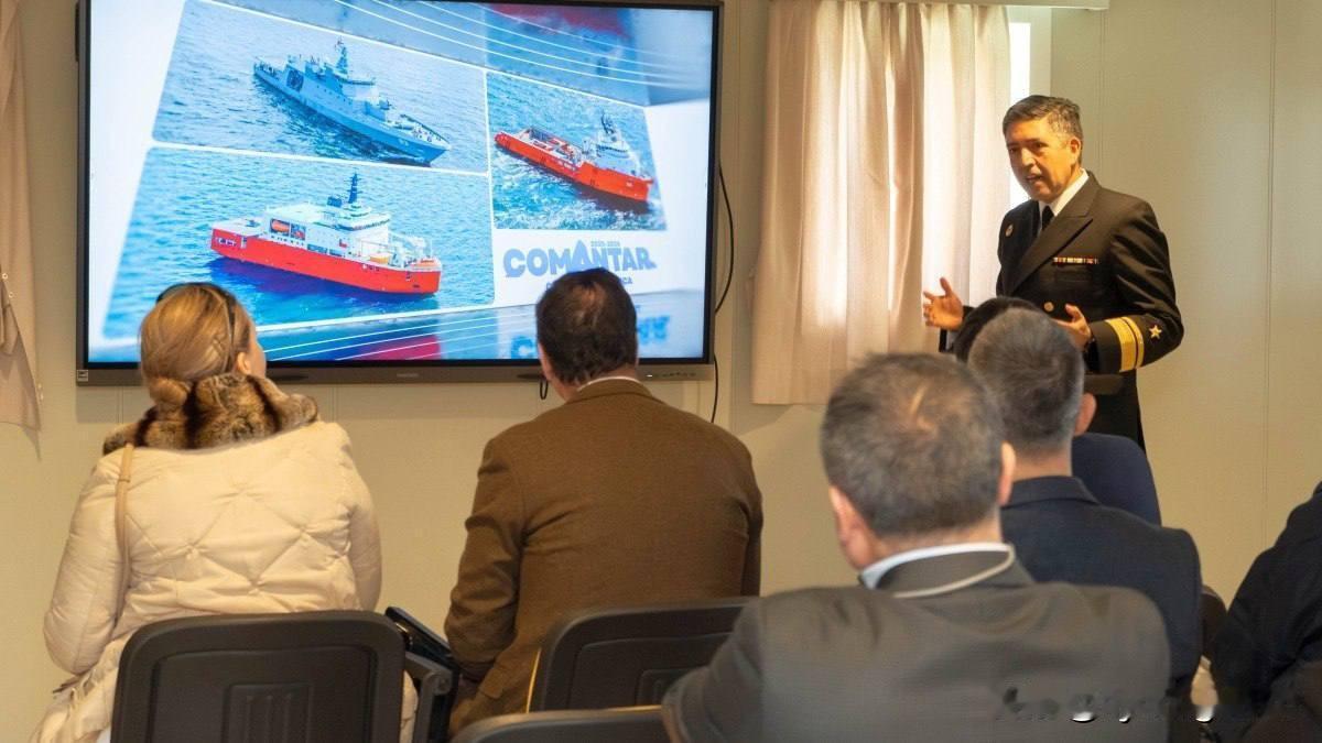 🇨🇱2025年11月3日，智利海军在蓬塔阿雷纳斯海军基地举行了即将开展的南极