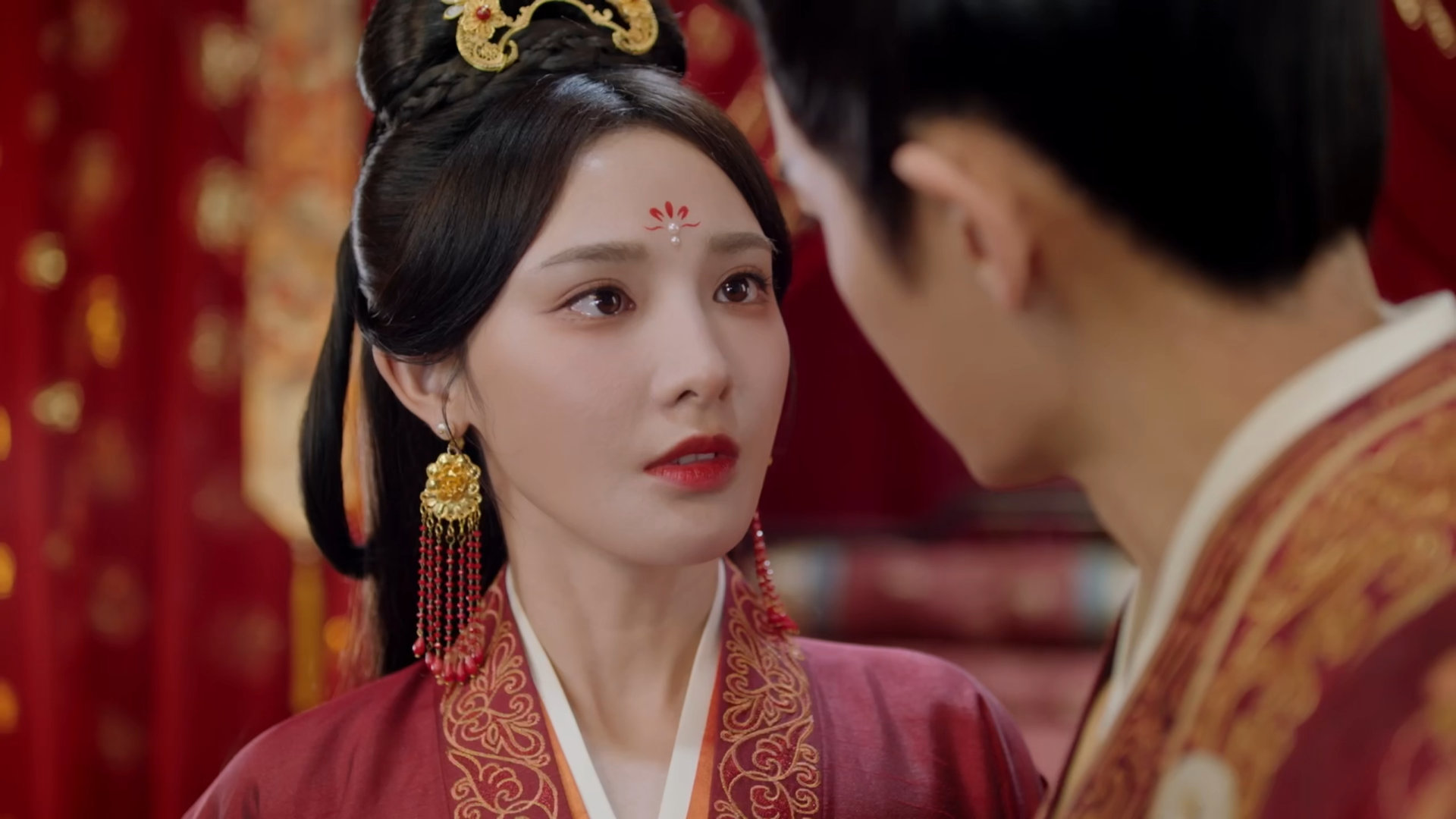 任嘉伦彭小苒新剧太疯了！婚丧嫁娶玩出新花样，红白事一锅端！大婚现场直接变修罗场，