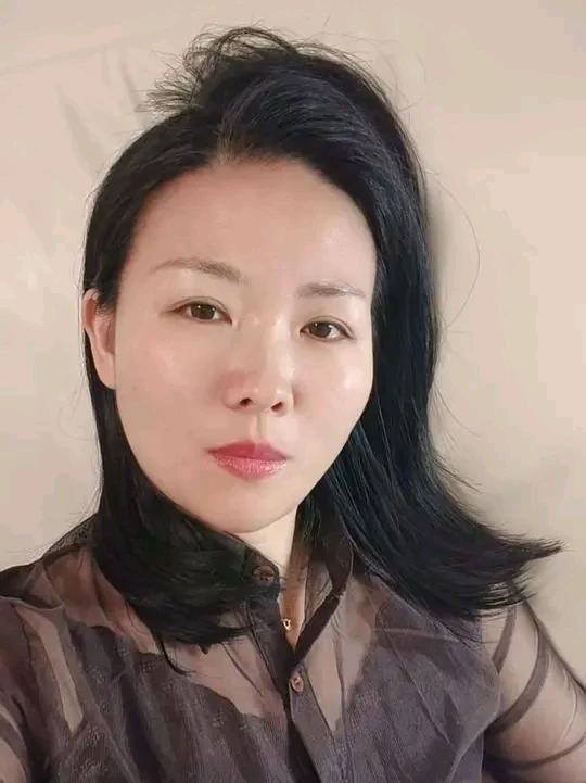 迷人的少妇，可望而不可即。风骚少妇 柔美少妇 [比心][比心][比心][玫瑰][