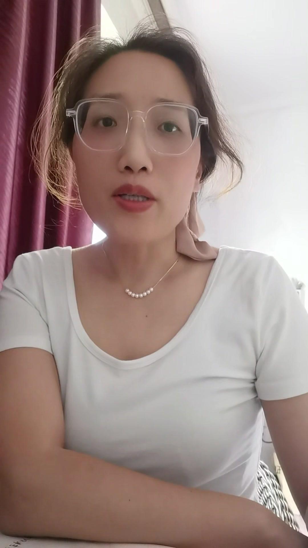 今天刷到董宇辉的话，突然理解什么是民族的美。国画的意境、建筑的气韵、陶瓷的温润、