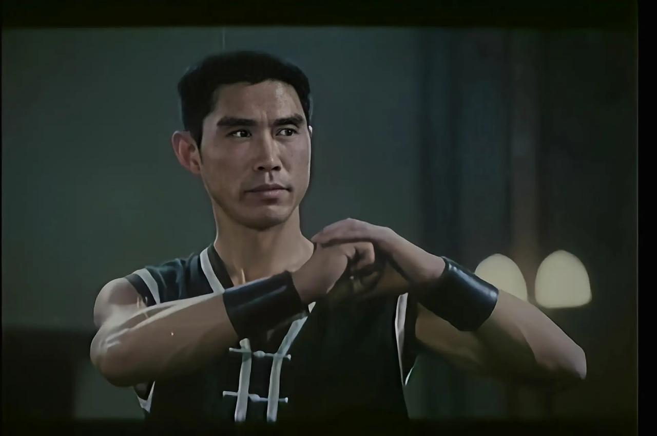 对于1918年6月北京老百姓来说，此时最让人关注的是俄罗斯大力士康泰尔来北京摆擂