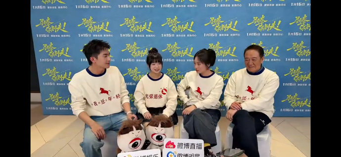 林更新问范丞丞这舞是我能跳的吗林更新直播挑战手势舞，全程一脸抗拒大喊“这舞我能跳