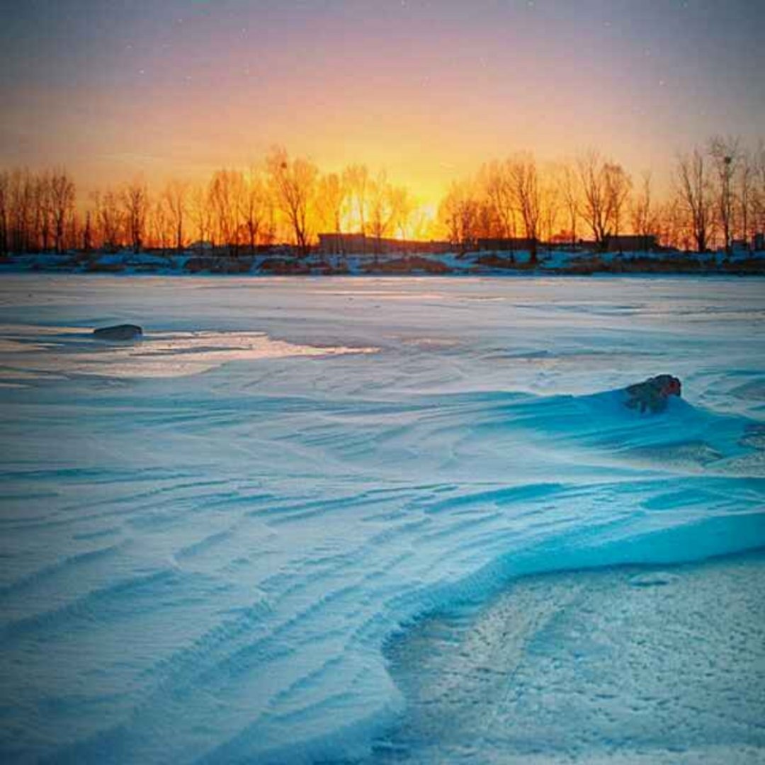 头像分析图一这个头像夕阳西下，冰天雪地，17年脑梗，一侧没有知觉。年轻人用冰天雪