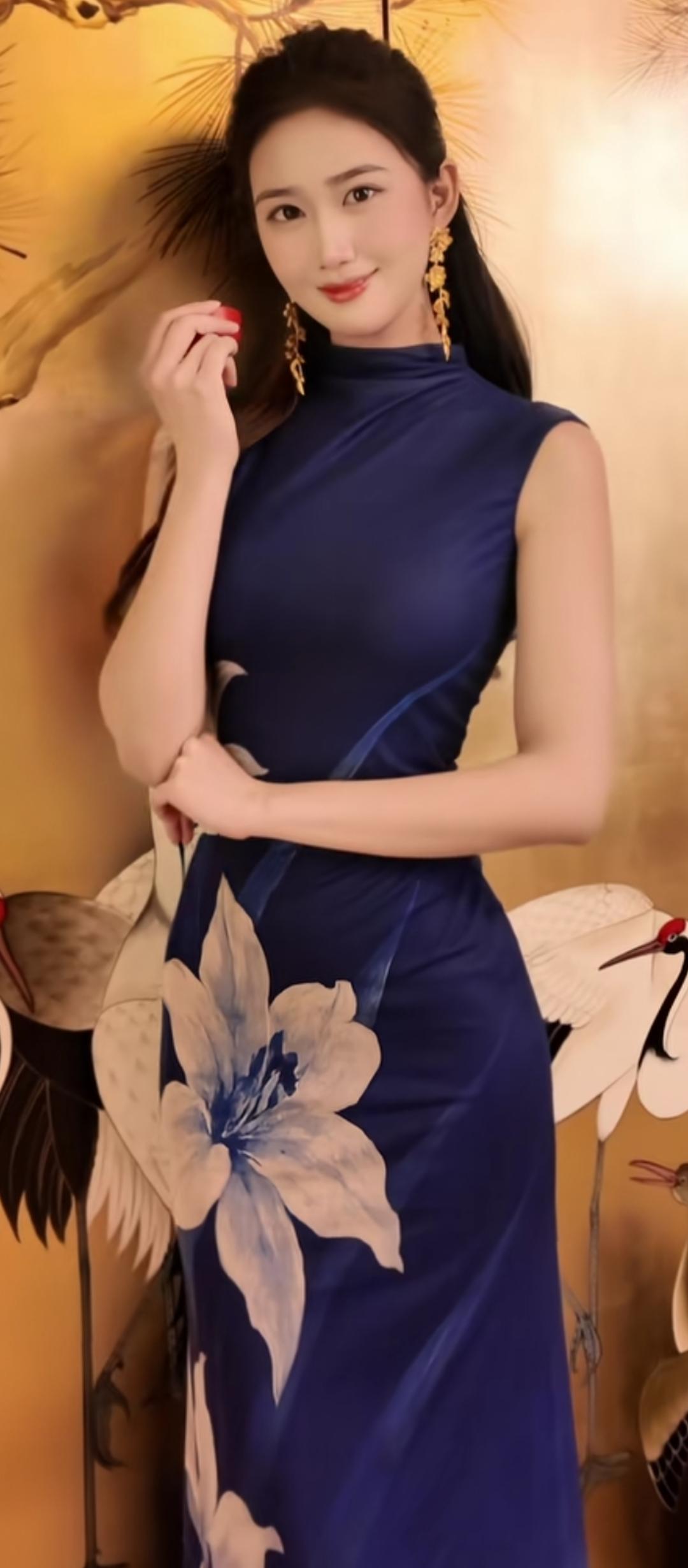 茶香满溢，棋局静思。